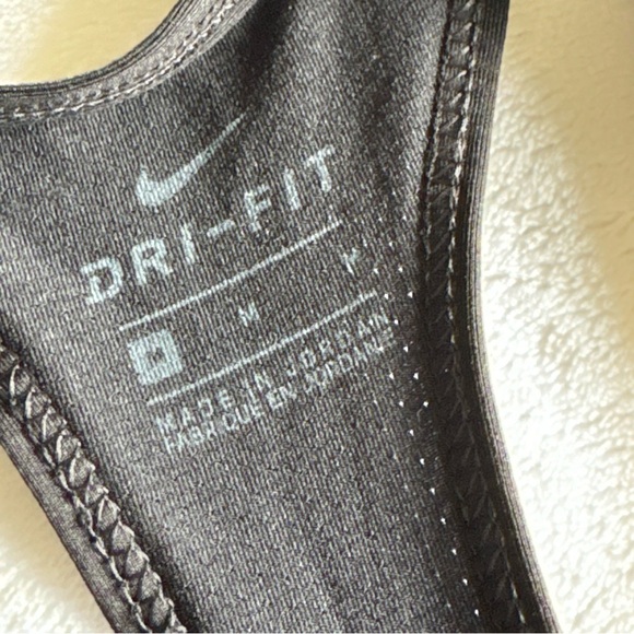 Nike women’s leggings size L and top size M new with tags. #2 - Picture 6 of 14